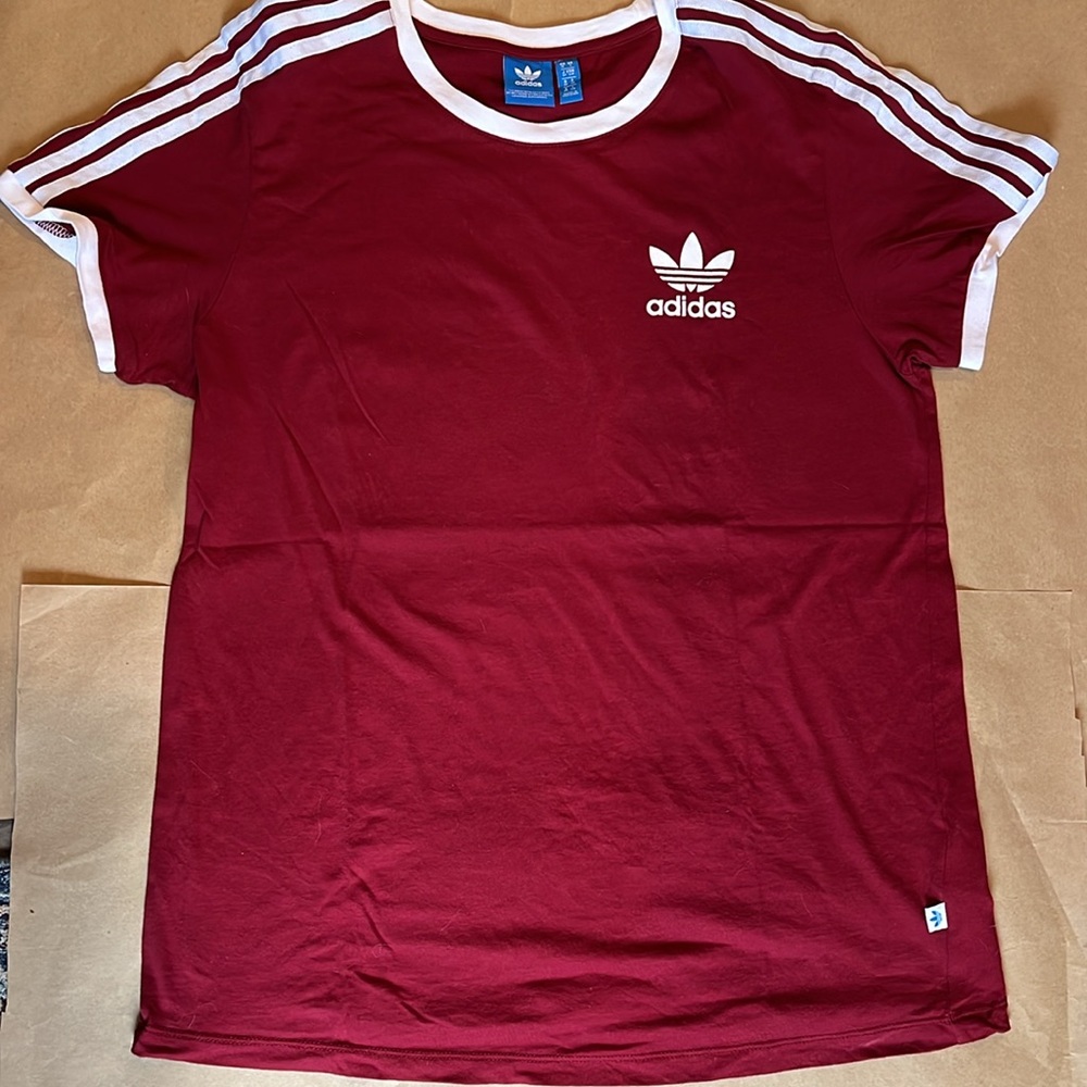 Maroon men’s adidas tee shirt